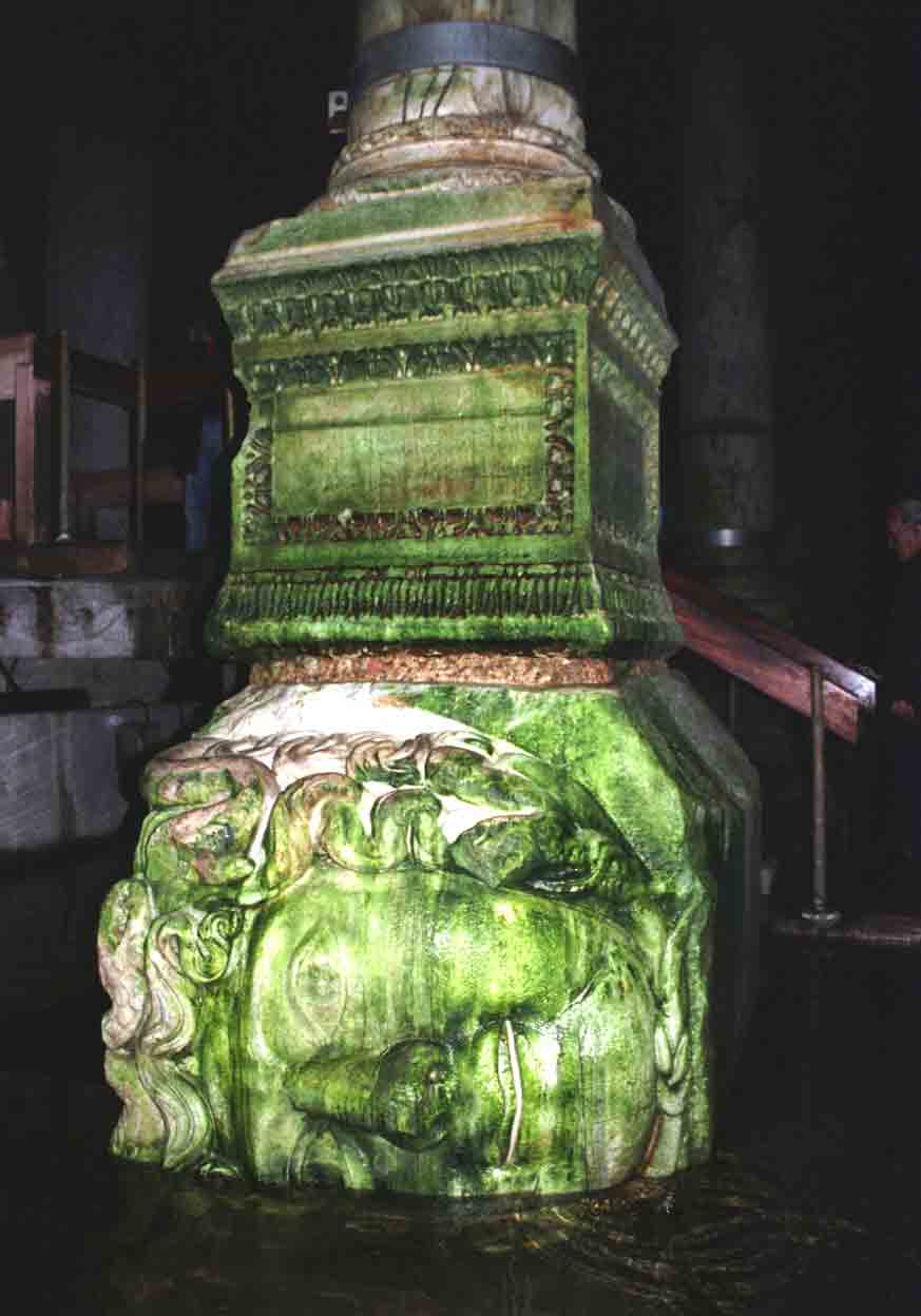 50 - Turquia - Istanbul, Yerebatan Sarayi, cabezas de medusa